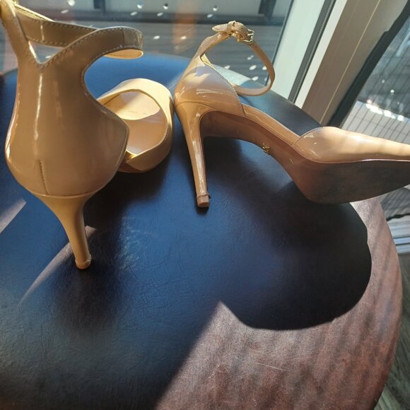 Michael Kors Heels 8 EUC - Picture 4 of 7
